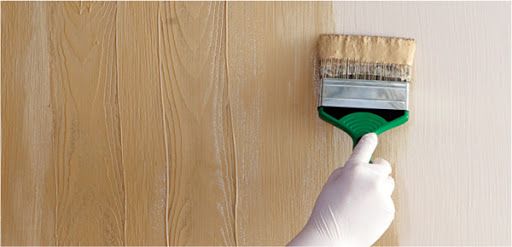 pintura que imita madeira - trincha pintando parede